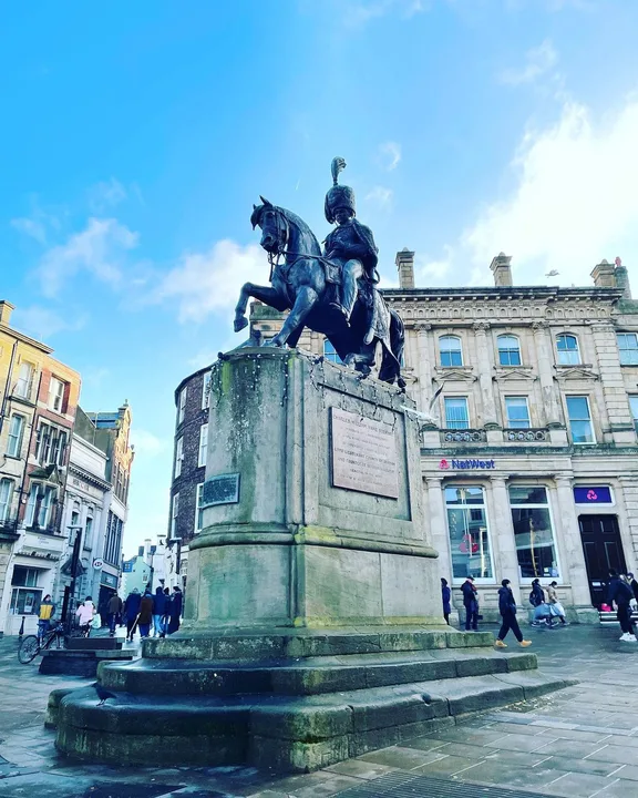 Lstatue