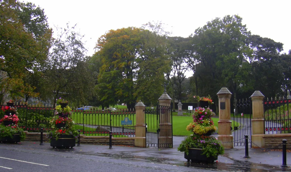 Phone Mast - Oak Hill Park - Hollins Lane, Accrington
