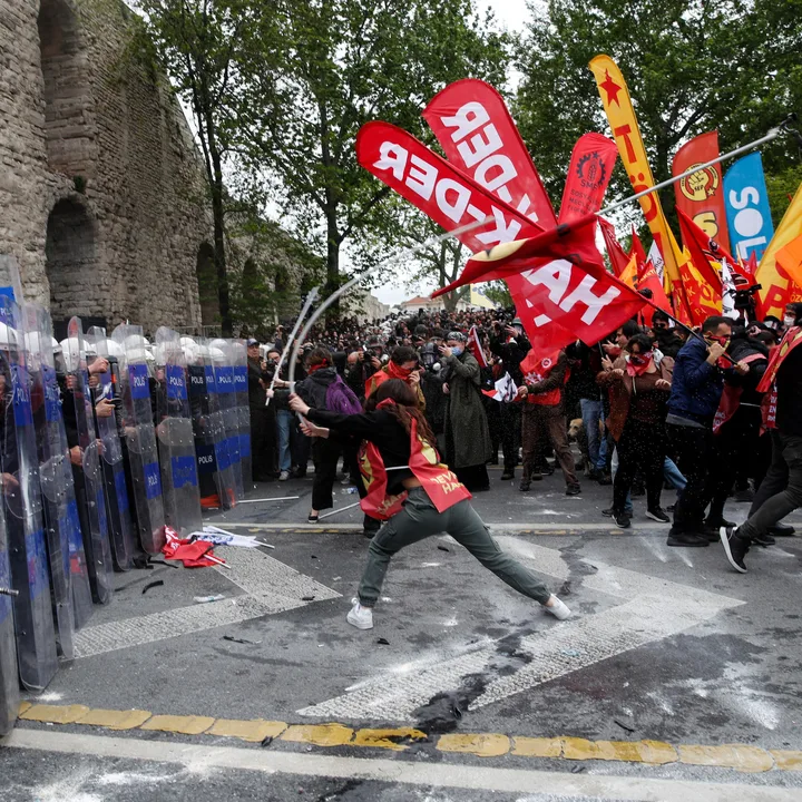 An Guido Westerwelle: Bitte ermahnen Sie die türkische Regierung, die Gewalt der Polizei gegen die türkische Bevölkerung zu stoppen