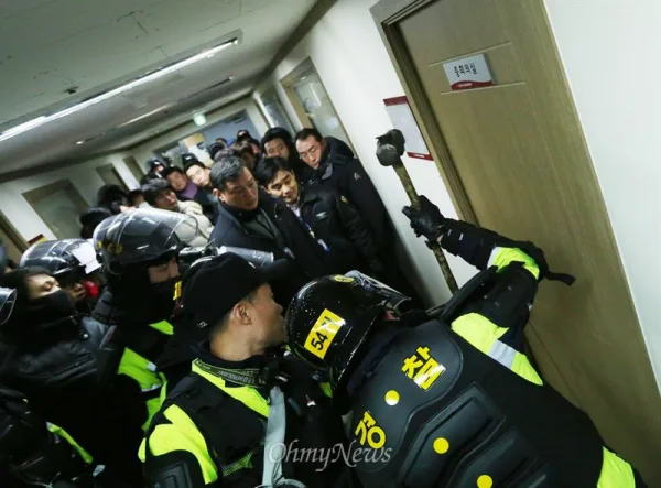 SUPPORT STRIKING KOREAN RAILROAD WORKERS AND THE BROADER KOREAN LABOR MOVEMENT AGAINST ANTI-DEMOCRATIC REPRESSION