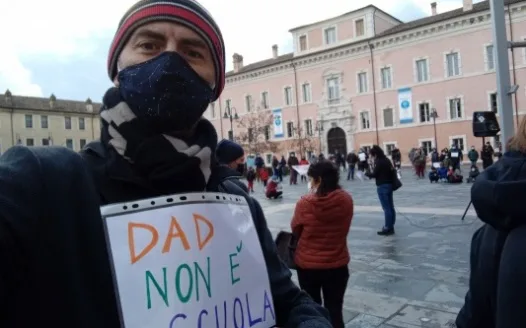 Riaprire subito le scuole italiane in presenza