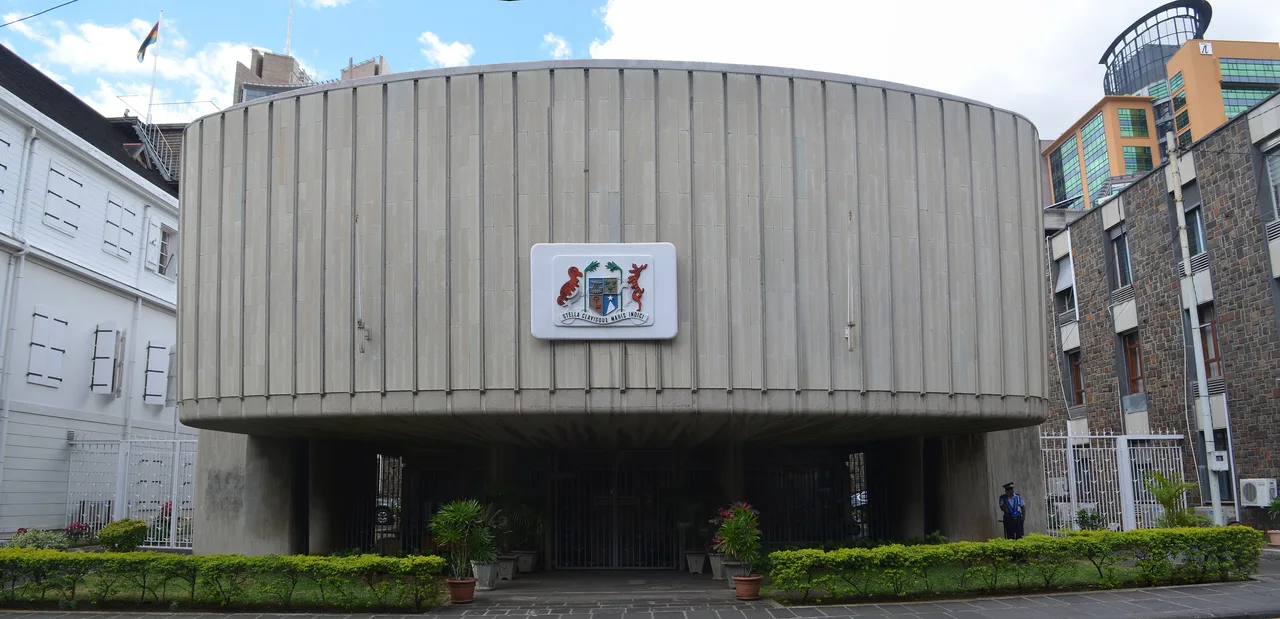 Reclame la demission du Ministre Roshi Bhadain