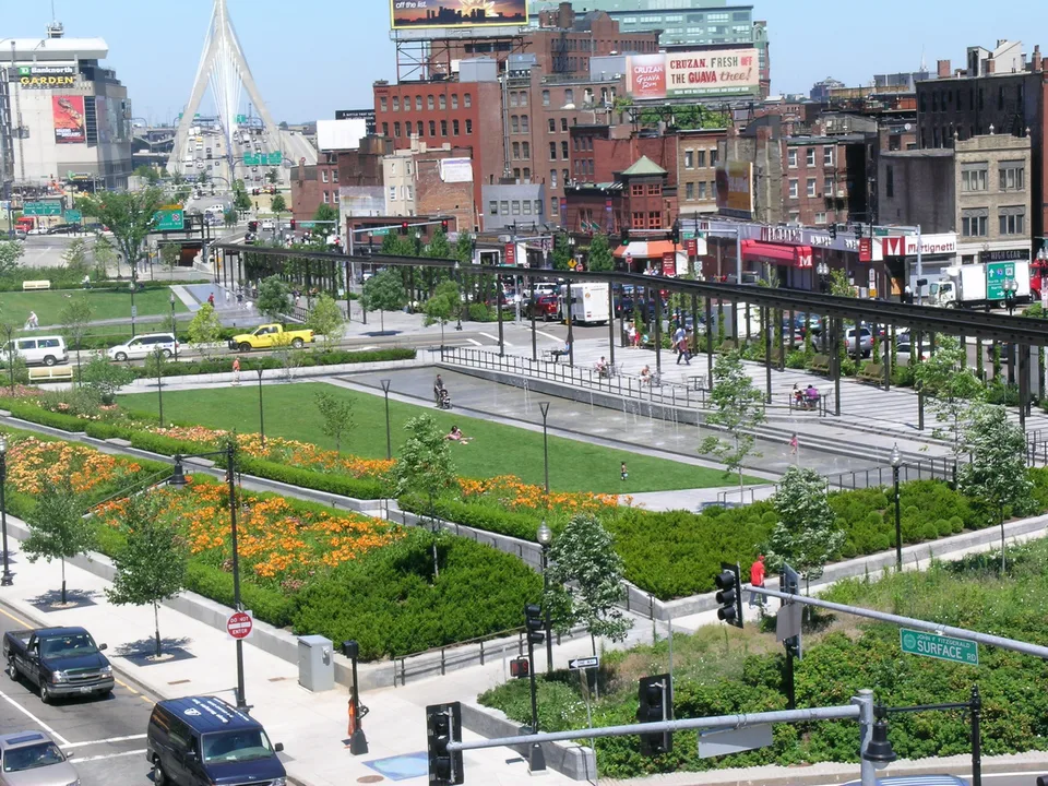 REVITALIZE THE BOSTON WATERFRONT Support a green, mixed use landmark on the Greenway