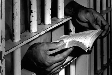 Yemeni journalist at risk of death penalty, Release his detained relatives.