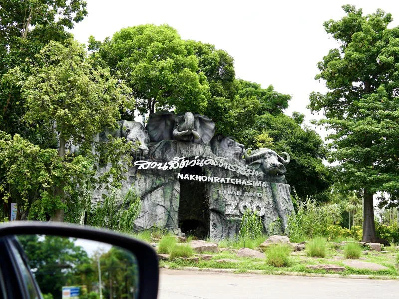 Help the Animals at Nakhon Zoo!