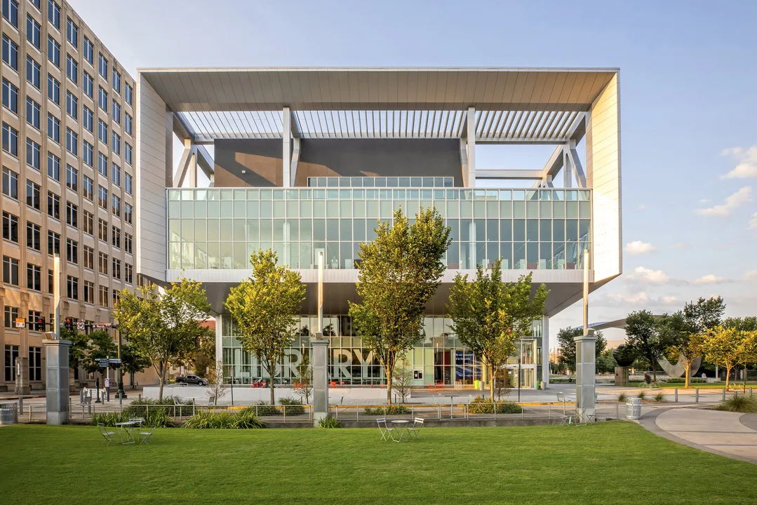 Support for the building of the New River Center Library