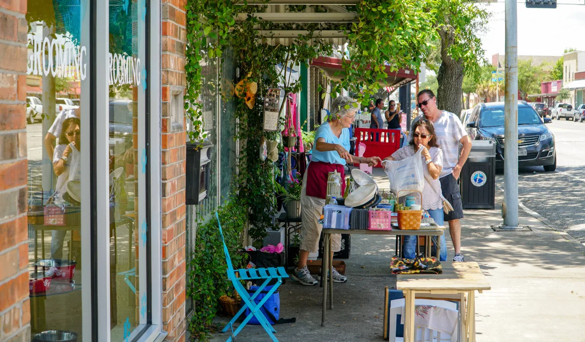 Orillia Citizens AGAINST Confining the May Sidewalk Sale to One Block