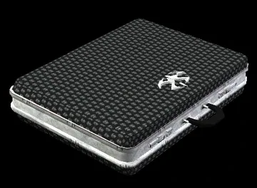 Bring back Agent 47's iconic briefcase to Hitman: Absolution
