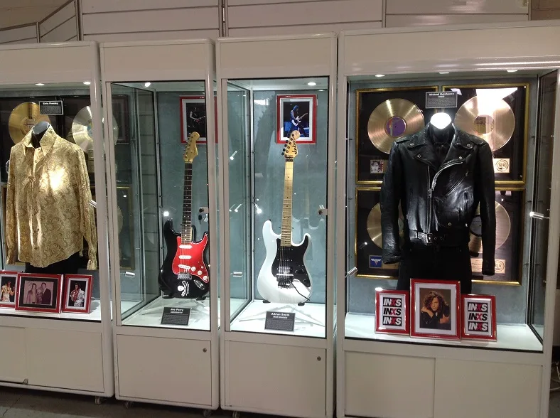 Magazin MJ in Romania.