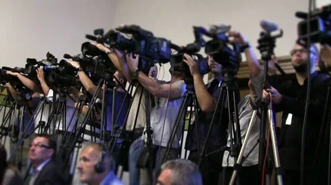 Get Sarah Palin to interact with the News Media