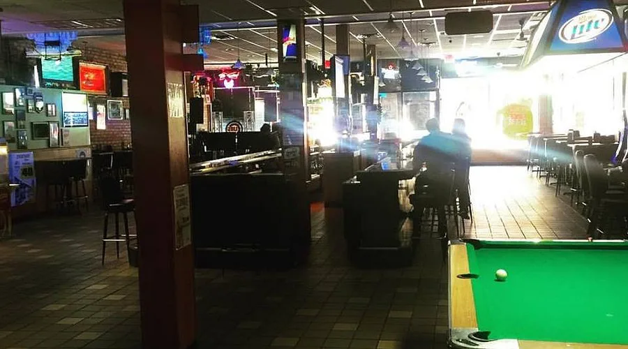 Petition to Address Customer Service Issues at Harry's Long Bar