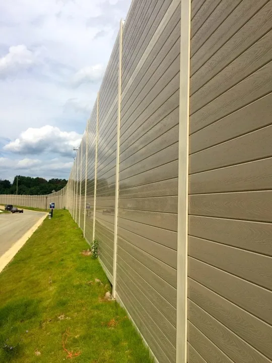 Sound wall/écran anti-bruit à Beaconsfield