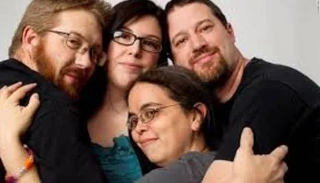 adding polyamorous relationships to facebook
