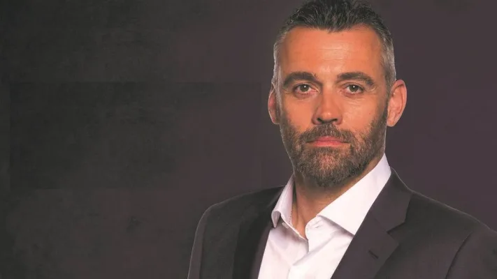 Get Simon Hill to Network 10