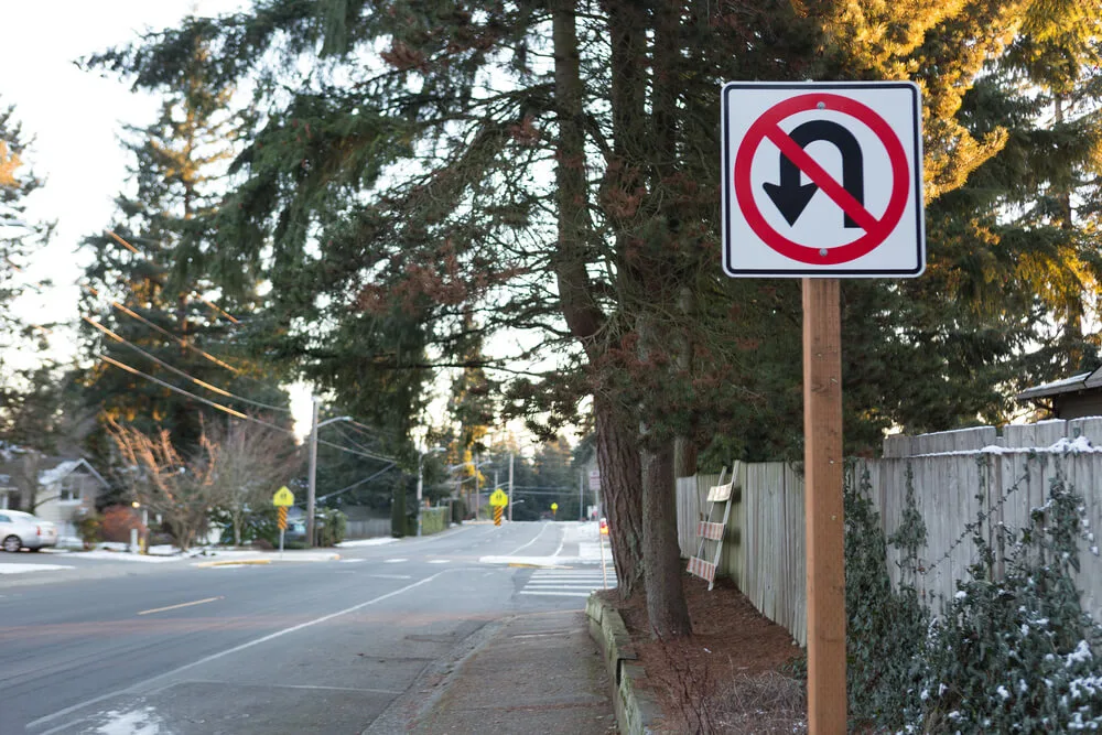 Settler’s Point North - No U-Turn Signage