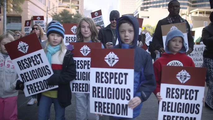 People against the Anti-Gothic Church.