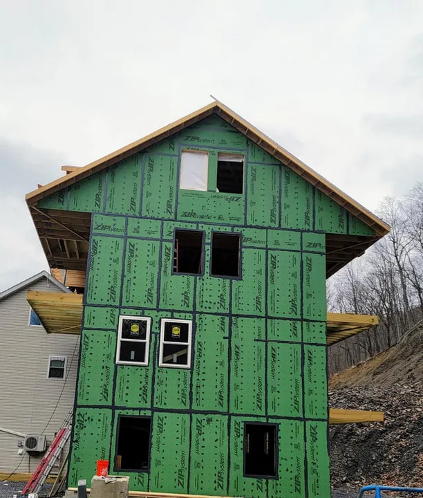 Oppose 333 Maverick St Variance Request