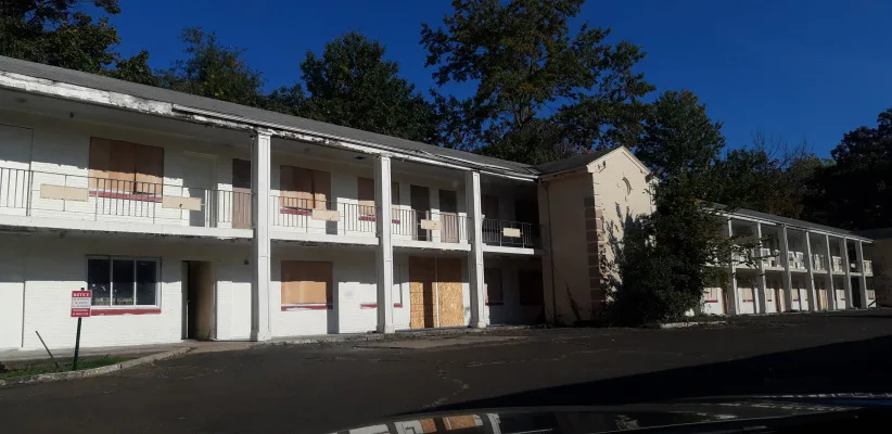Assist Homeless | Sweep the Pond Lily Motels