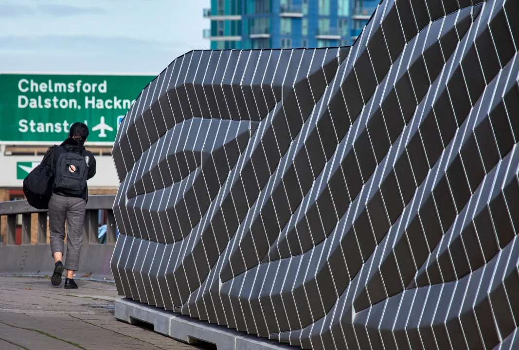 Noise barriers on Hendry Ave