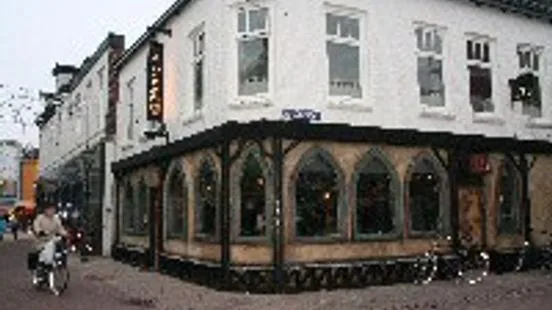 behoud van de gevel van cafe pandius