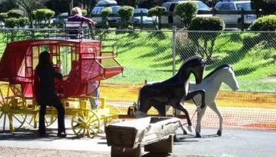 play-horses