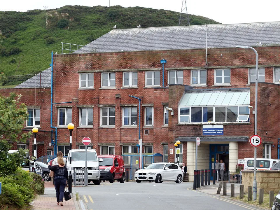 Open a children's ward in Llandudno Hospital