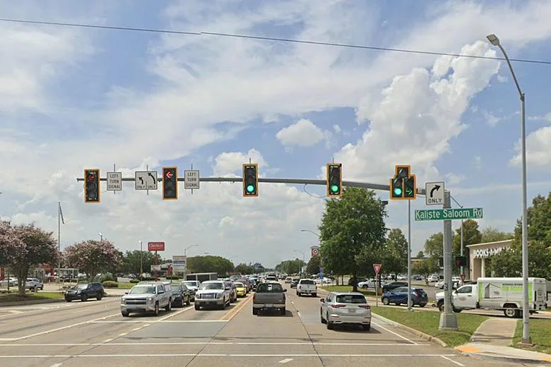 Need of Trafic Signal at Higway 71 (Barksdale Blvd.) and Robert E.Lee