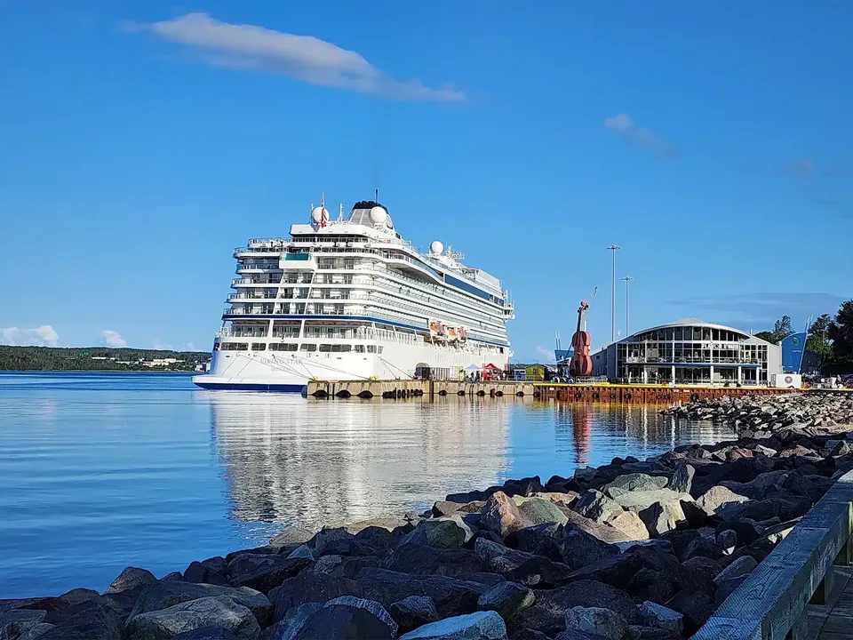 Rename Sydney, Nova Scotia; "Sidney Crosby", Nova Scotia