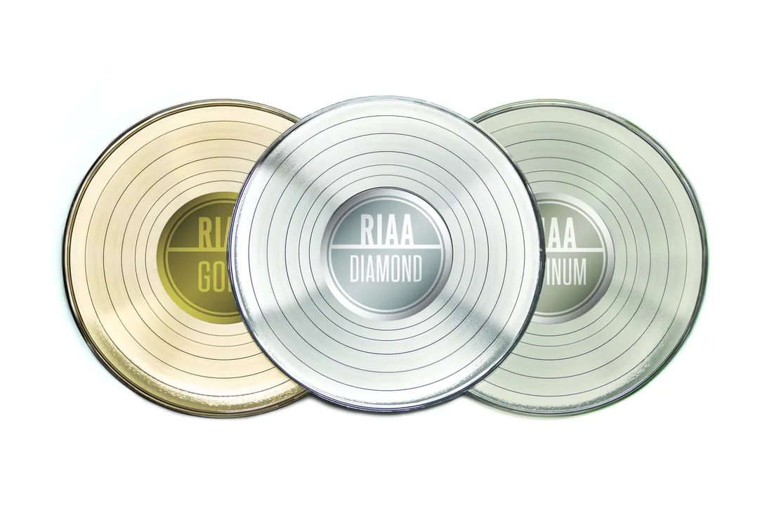 RIHANNA - re-certify your albums in the USA!