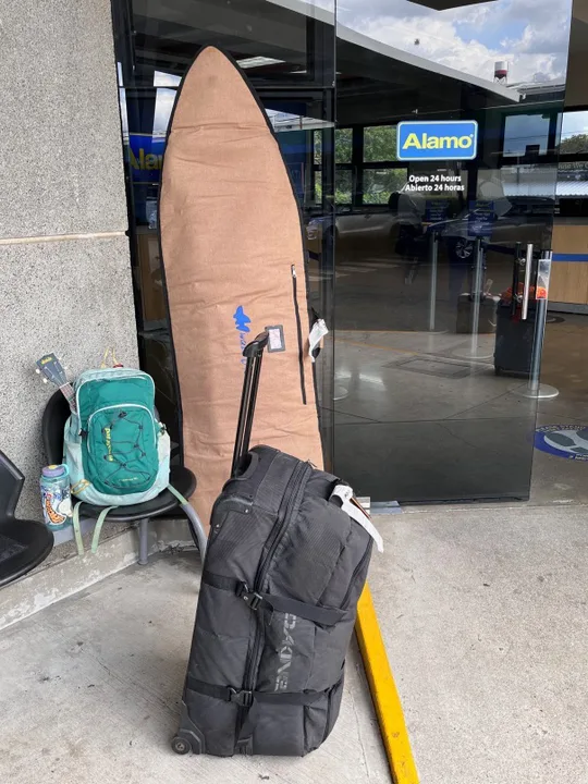 Projeto de lei inclui as pranchas de surfe e outros materiais esportivos entre os itens da franquia de bagagem normal nos voos de passageiros