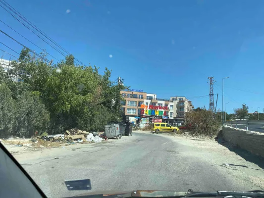 За премахване на казаните за боклук в лентата за движение на автомобили на ул Патриарх Максим Пчелина, Варна