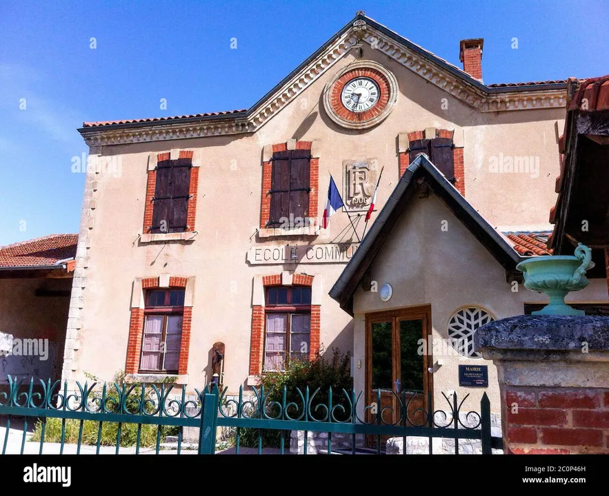 NON A LA FERMETURE D'UNE CLASSE A STE CROIX DE Q.