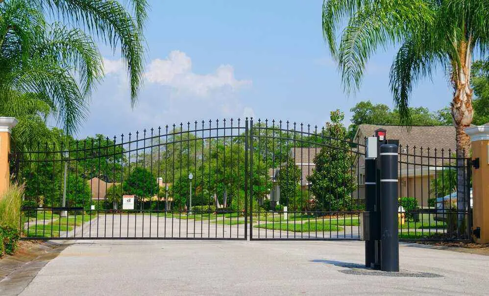 Make Vermella West A Gated Community