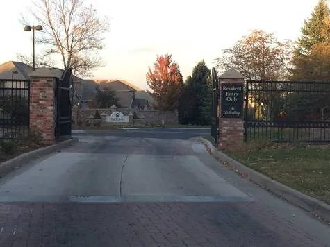 Close the gates in Heritage Hills