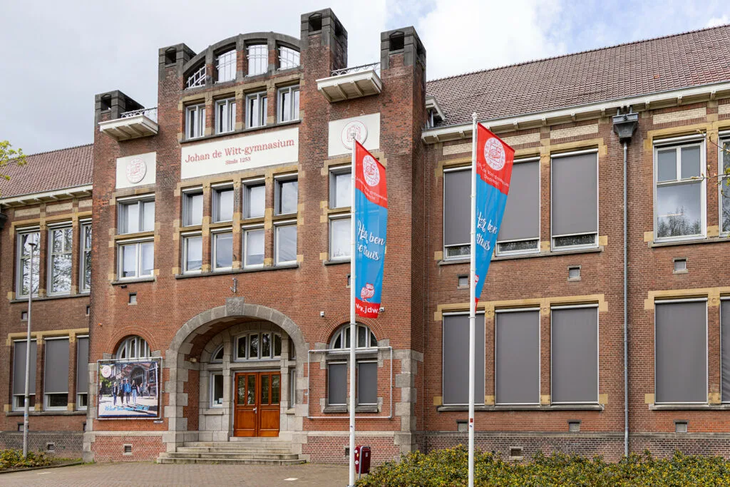 Fietsen horen bij de school!