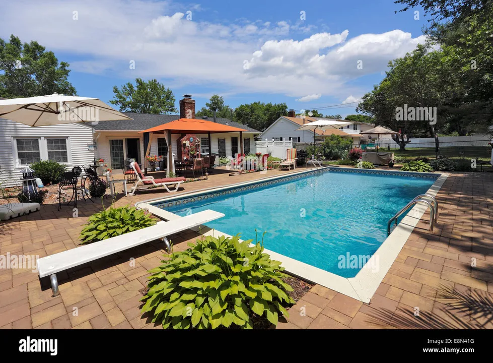 Make heba's Dad build a pool in his backyard