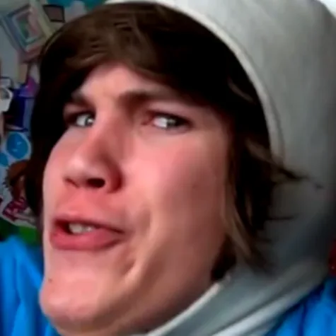 maxmoefoe upload the vidcon vlogs!