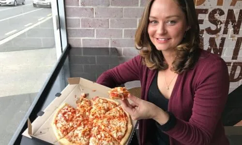 Ban pineapple pizza