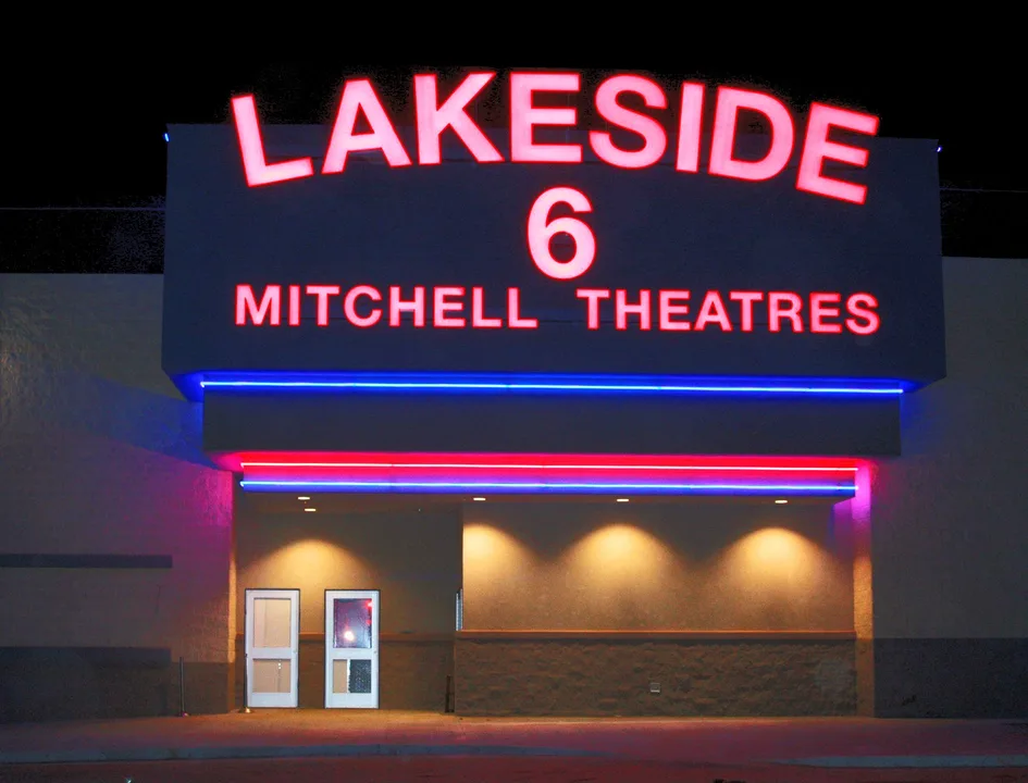 We WANT Lakeside Theatres to STAY in Woodward Oklahoma