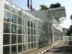 NON A LA VENTE DE L'AMBASSADE DE FRANCE!