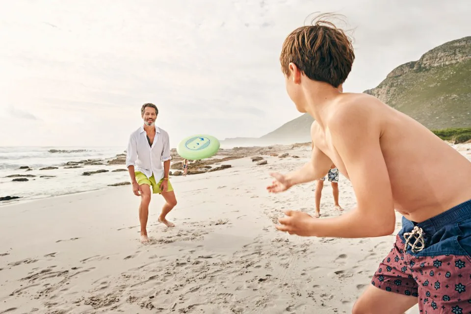 Frisbee on LA County Beaches Now