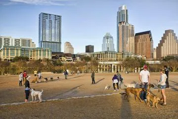 Auditorium Shores: Keep it Leash Free
