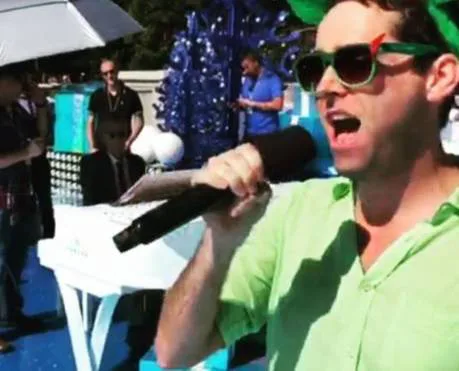 Disney Christmas Day parade - Audience singer