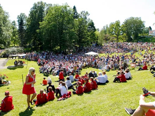 JA til 17. mai-feiring i Rosanesparken!