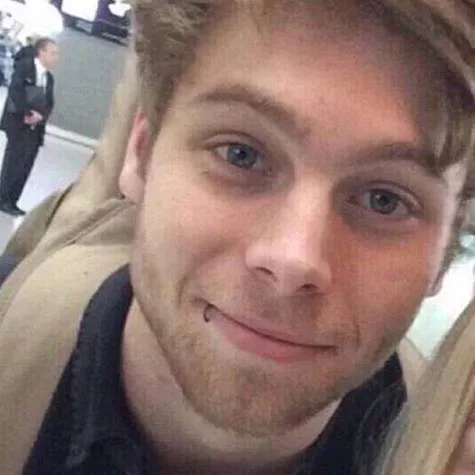 petition for Luke Hemmings to change his user name back to Luke_is_a_penguin!!!