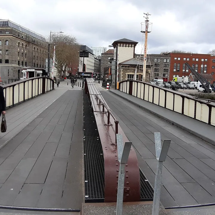 Make Prince Street Bridge a cycling and walking bridge