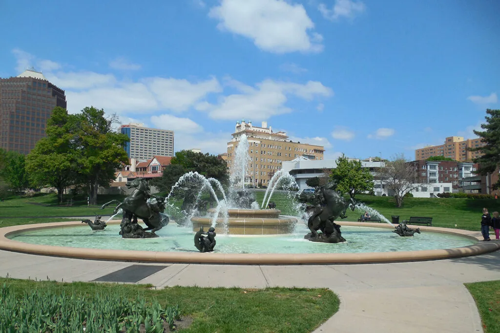 NO 600K FOUNTAIN IN LIONS PARK 