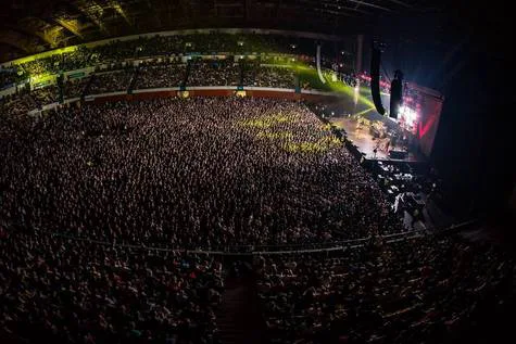 Release the 2015 Lisbon show as an official recording