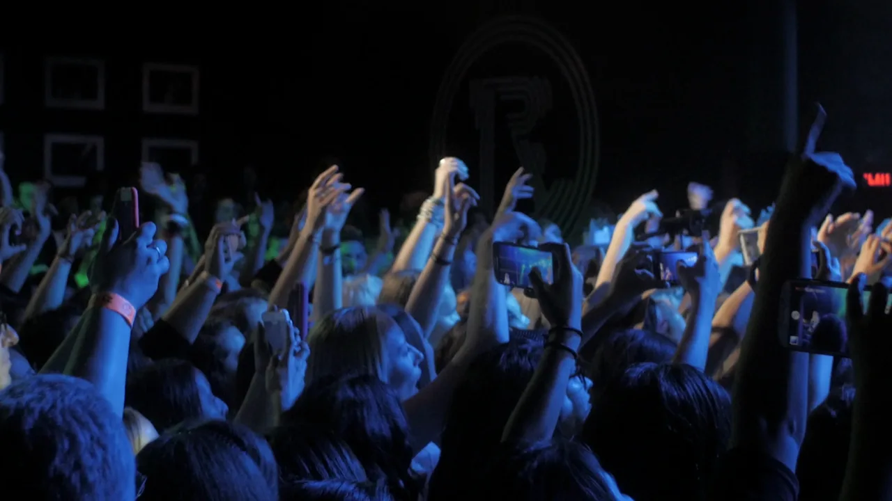 WE WANT THE GROUP WOW TO COME TO NEW YORK!