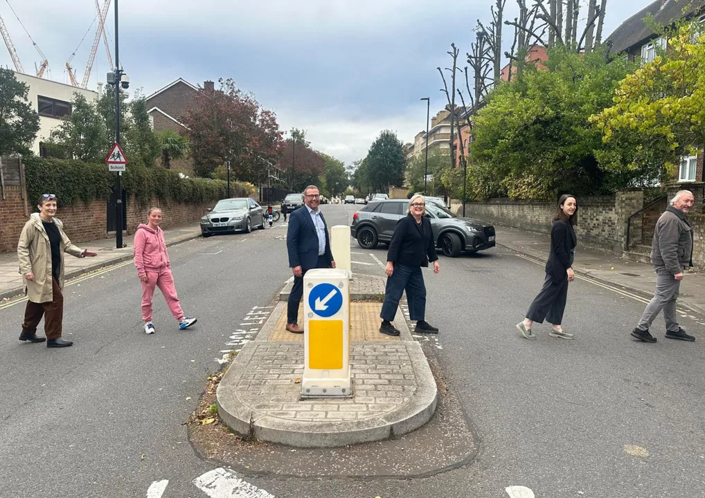 A4 Bath road school crossing